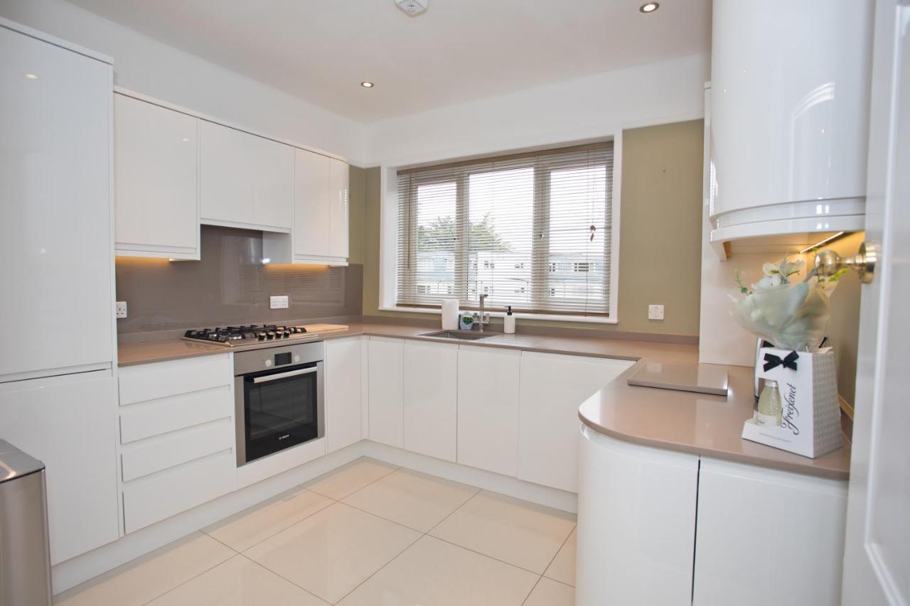 Beach Apartment In Sandbanks Poole Extérieur photo