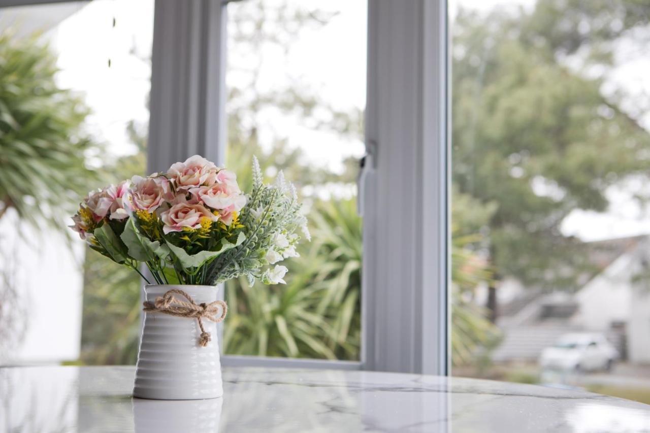 Beach Apartment In Sandbanks Poole Extérieur photo