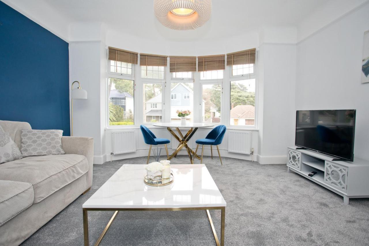 Beach Apartment In Sandbanks Poole Extérieur photo