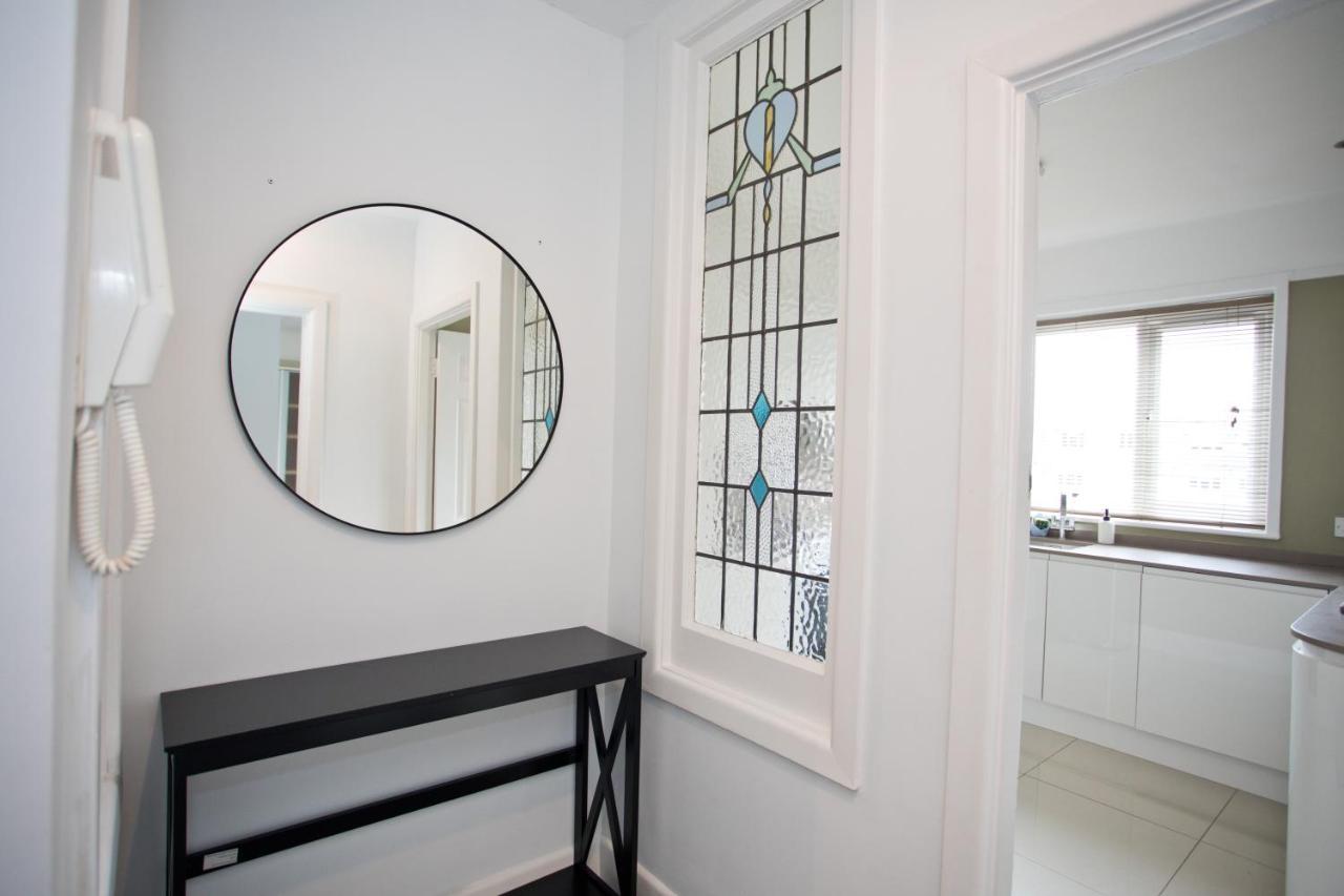 Beach Apartment In Sandbanks Poole Extérieur photo